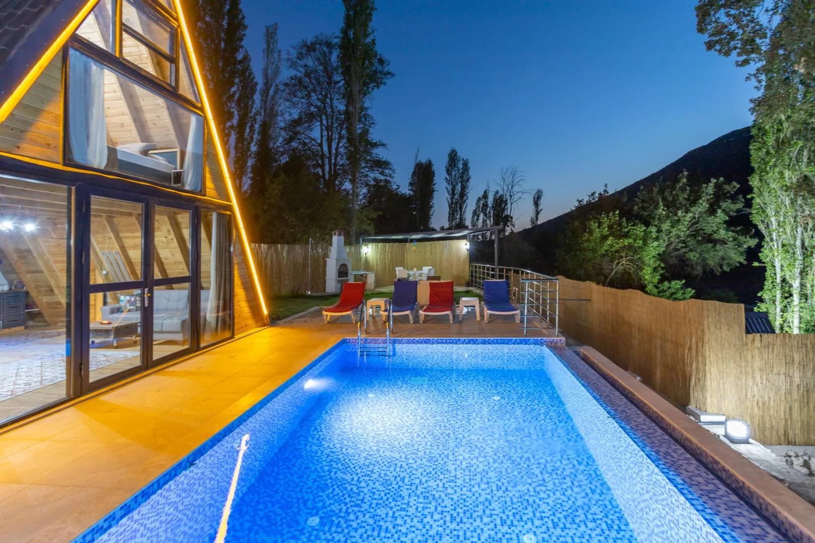 Kaş Sarıbelen'de Doğa Manzaralı, Özel Havuzlu, Huzurlu Bungalov görsel 2