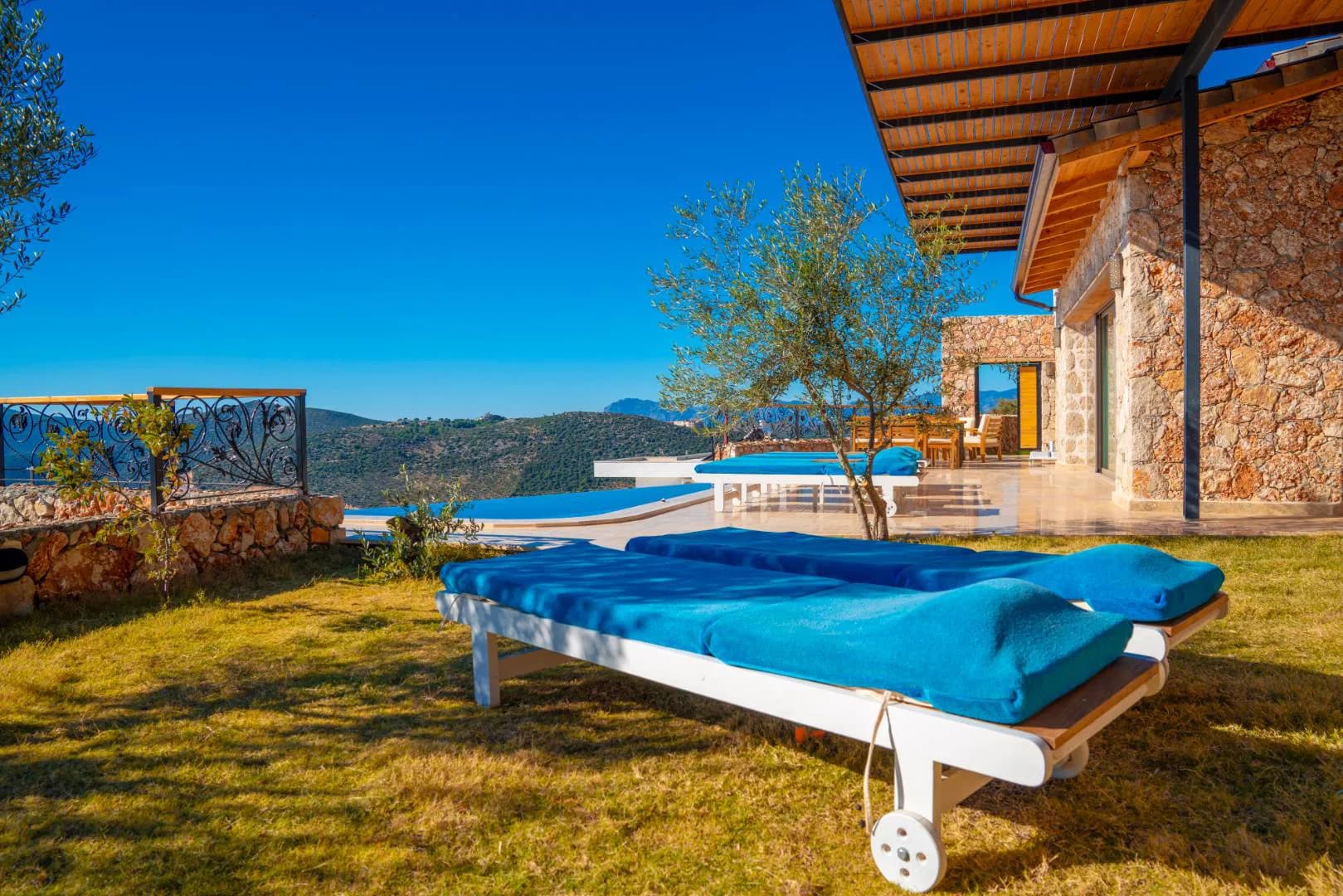 Kaş Bezirgan'da Deniz ve Ada Manzaralı, Özel Havuzlu, Lüks Villa görsel 3