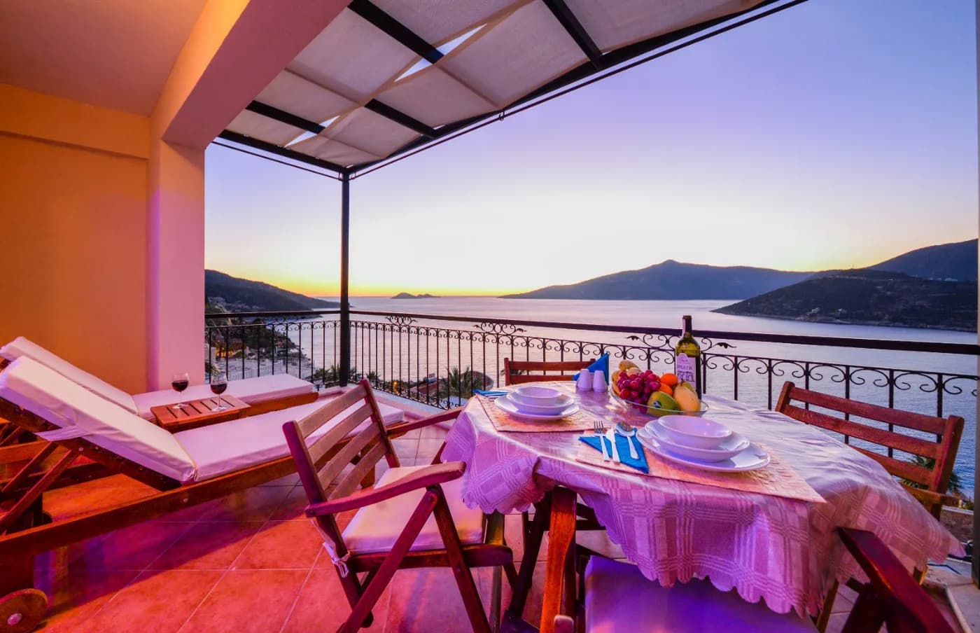 Kaş Kalkan'da Denize Yürüme Mesafesinde, Ortak Havuzlu, Kiralık Suit görsel 3