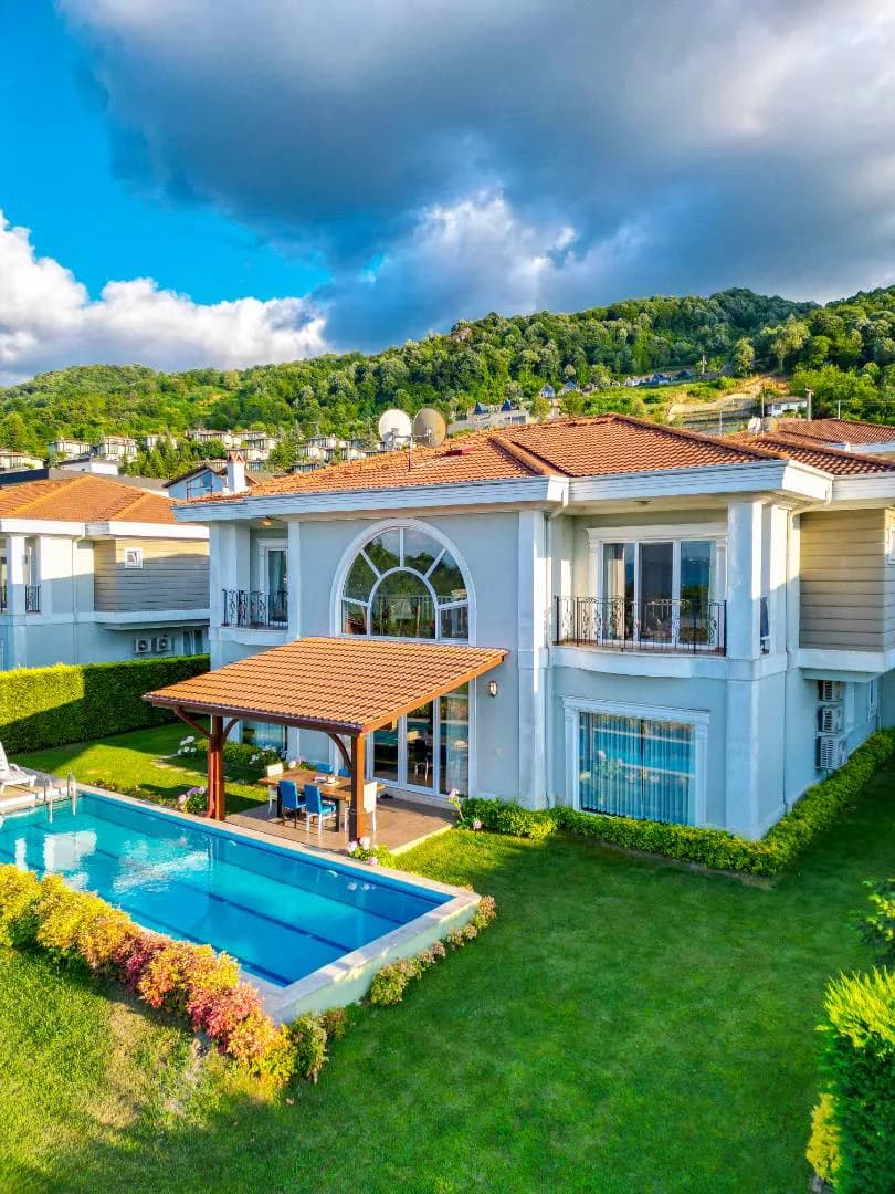 Sapanca'da Doğa Manzaralı, Özel Isıtmalı Havuzlu, Lüks Villa görsel 2