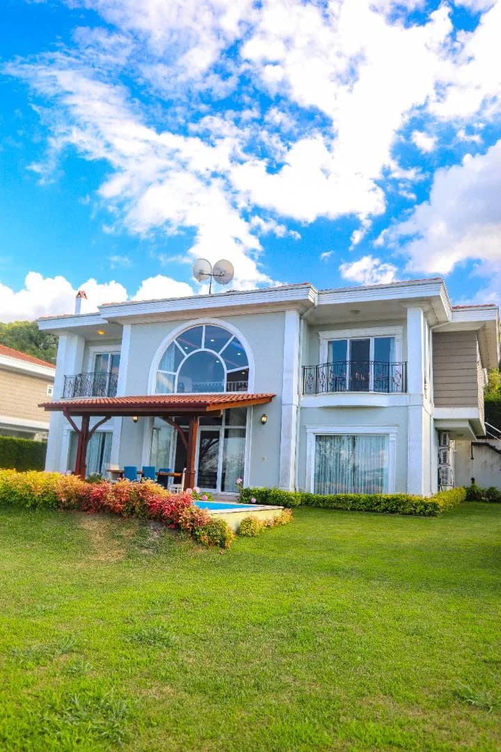 Sapanca'da Doğa Manzaralı, Özel Isıtmalı Havuzlu, Lüks Villa görsel 3