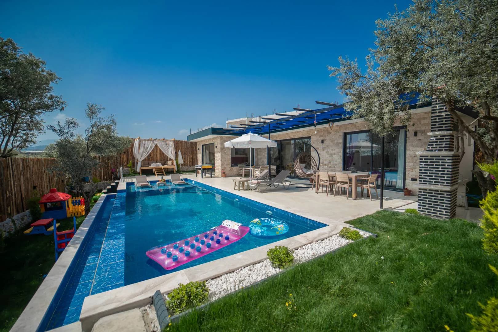 Kaş Çavdır'da Modern Tasarımlı, Özel Havuzlu, Konforlu Villa görsel 2