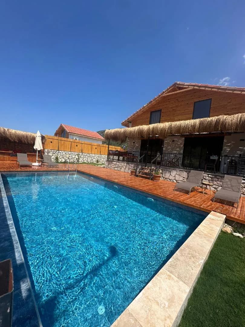 Kaş Sarıbelen'de Şık Tasarımlı, Özel Havuzlu, 2+1 Tatil Villası görsel 2