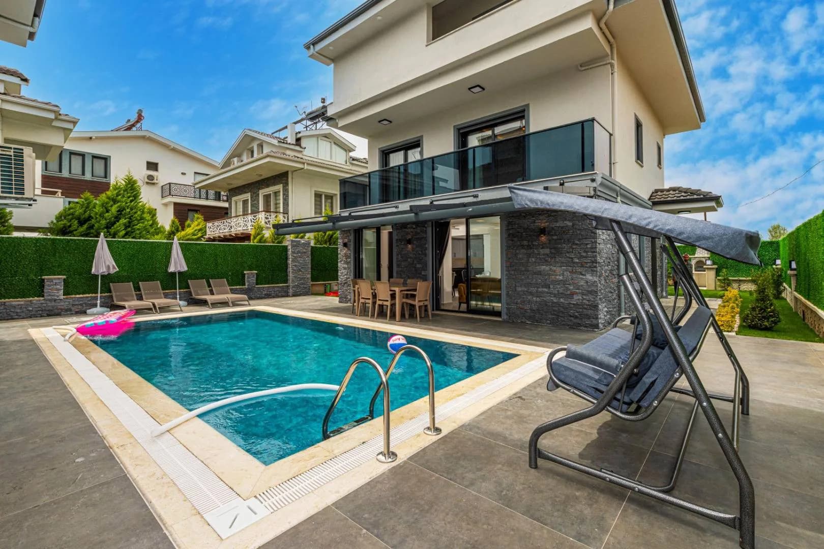 Fethiye Karaçulha'da Çocuk Oyun Alanlı, Özel Havuzlu, Jakuzili Villa görsel 3