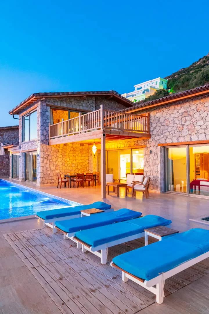 Kaş Bezirgan'da Deniz Manzaralı, Açık ve Kapalı Havuzlu, Kiralık Villa görsel 2
