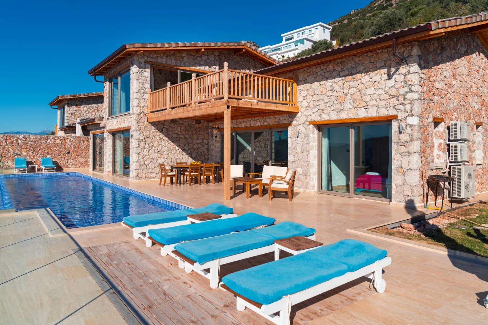 Kaş Bezirgan'da Deniz Manzaralı, Açık ve Kapalı Havuzlu, Kiralık Villa görsel 3