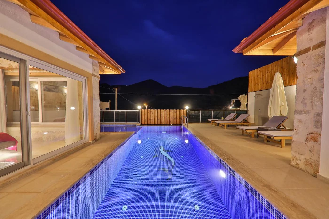 Antalya Kaş'ta Büyük Çakıl Plajına Yakın, Özel Havuzlu, Konforlu Villa görsel 2