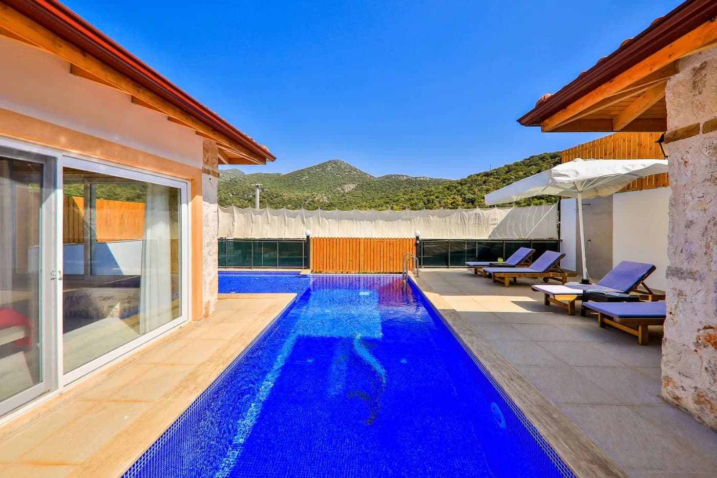 Antalya Kaş'ta Büyük Çakıl Plajına Yakın, Özel Havuzlu, Konforlu Villa görsel 3