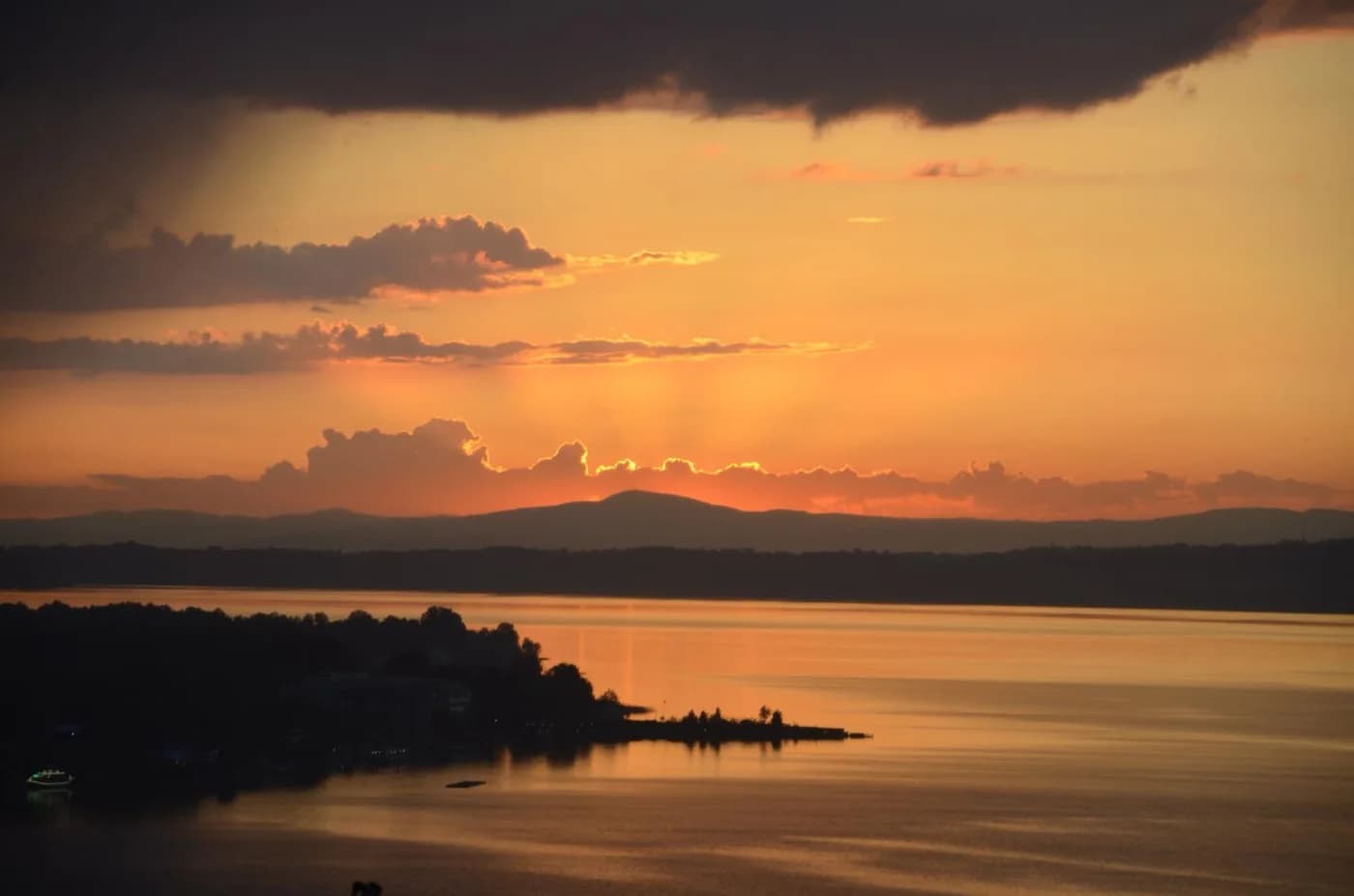 Sapanca'da Panoramik Göl Manzaralı, Özel Havuzlu, 8 Kişilik Villa görsel 3