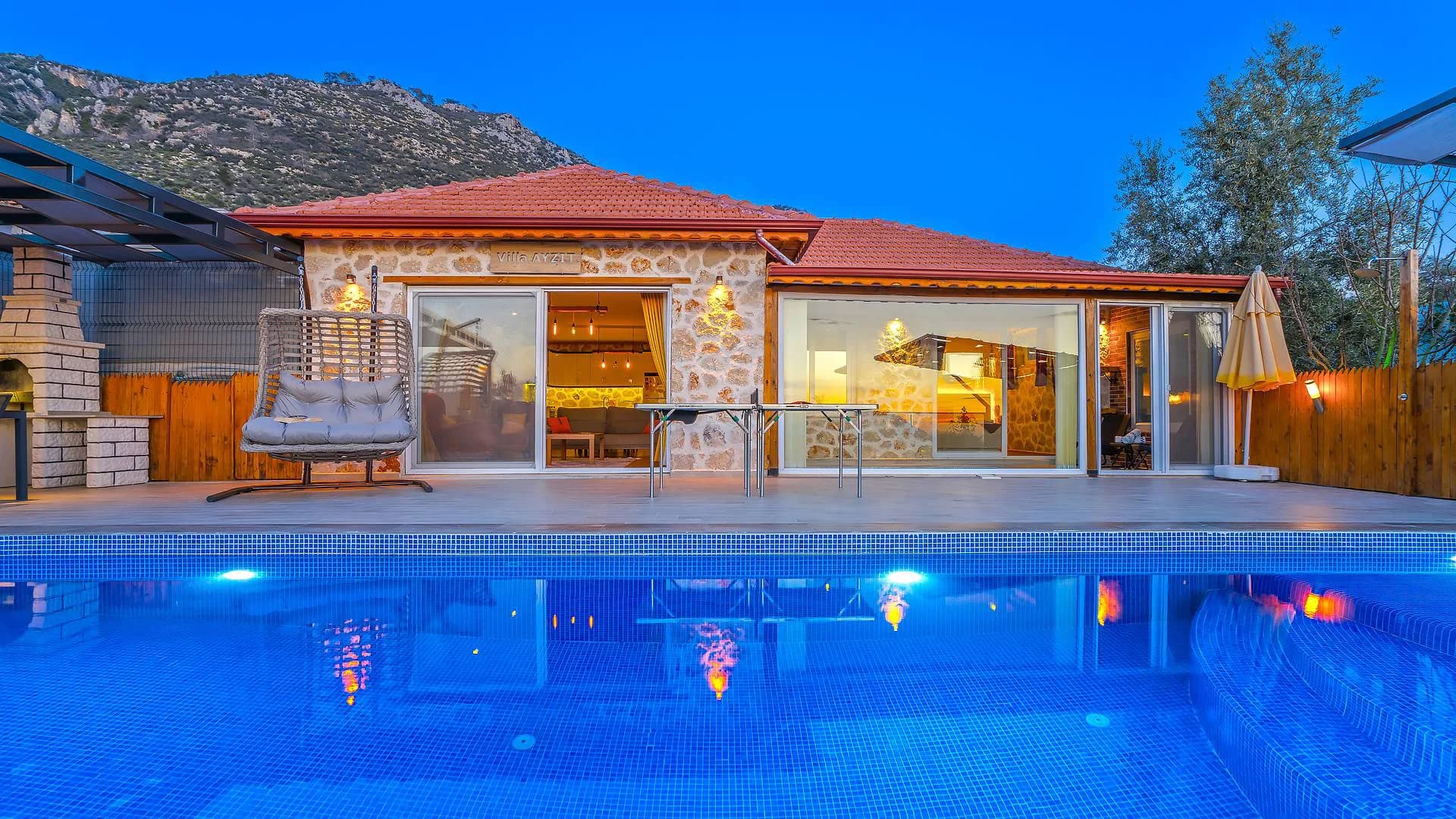 Kaş Üzümlü'de Doğa ve Deniz Manzaralı, Özel Havuzlu, Kiralık Villa görsel 2