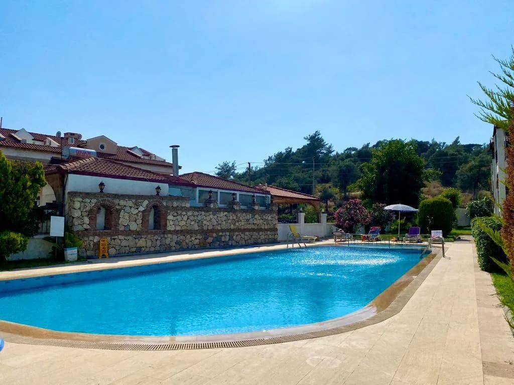 Fethiye Ölüdeniz'de Merkezi Konumda, Ortak Havuzlu, Konforlu Suit görsel 3