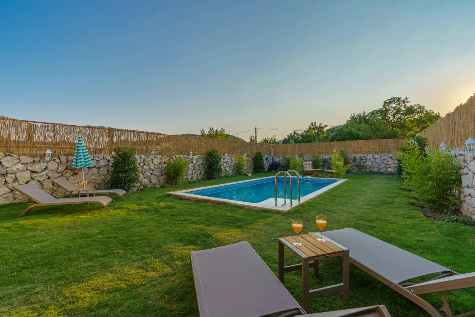 Kaş Bezirgan'da Huzurlu Konumda, Özel Havuzlu, Kiralık Villa görsel 3