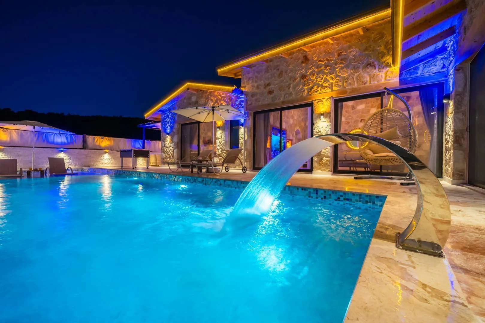 Kaş Yeşilköy'de Sakin Konumda, Özel Havuzlu, Konforlu Villa görsel 3
