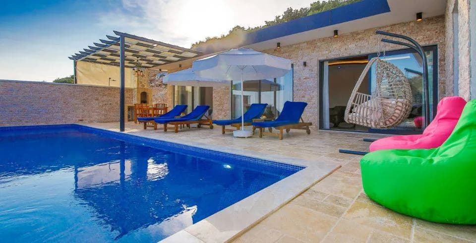 Kaş İslamlar'da Dağ Manzaralı, Isıtmalı Havuzlu, Saunalı Villa görsel 2