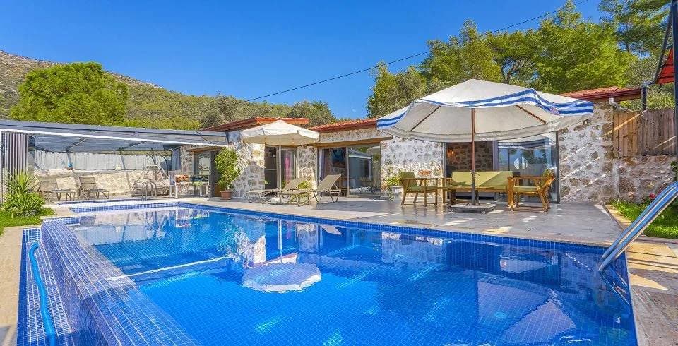 Kaş Yeşilköy'de Yeşillikler İçerisinde, Özel Havuzlu, Konforlu Villa görsel 3