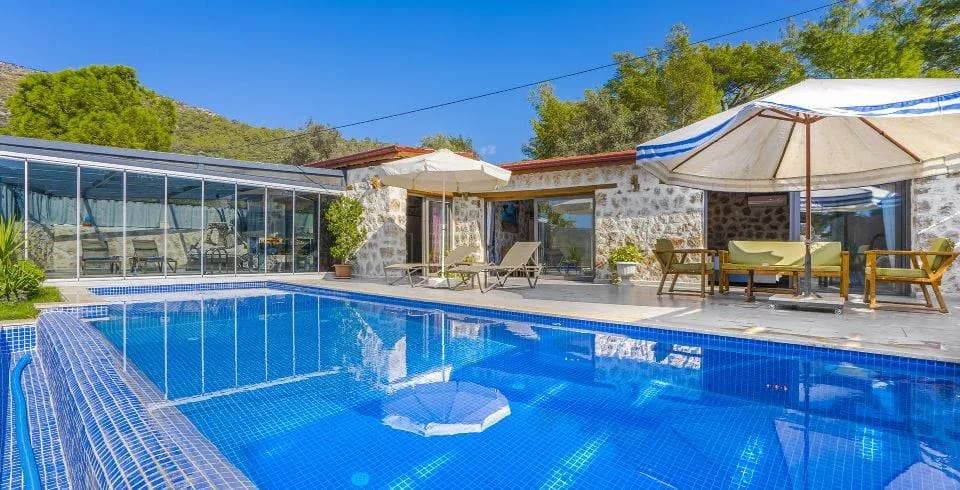 Kaş Yeşilköy'de Yeşillikler İçerisinde, Özel Havuzlu, Konforlu Villa görsel 2