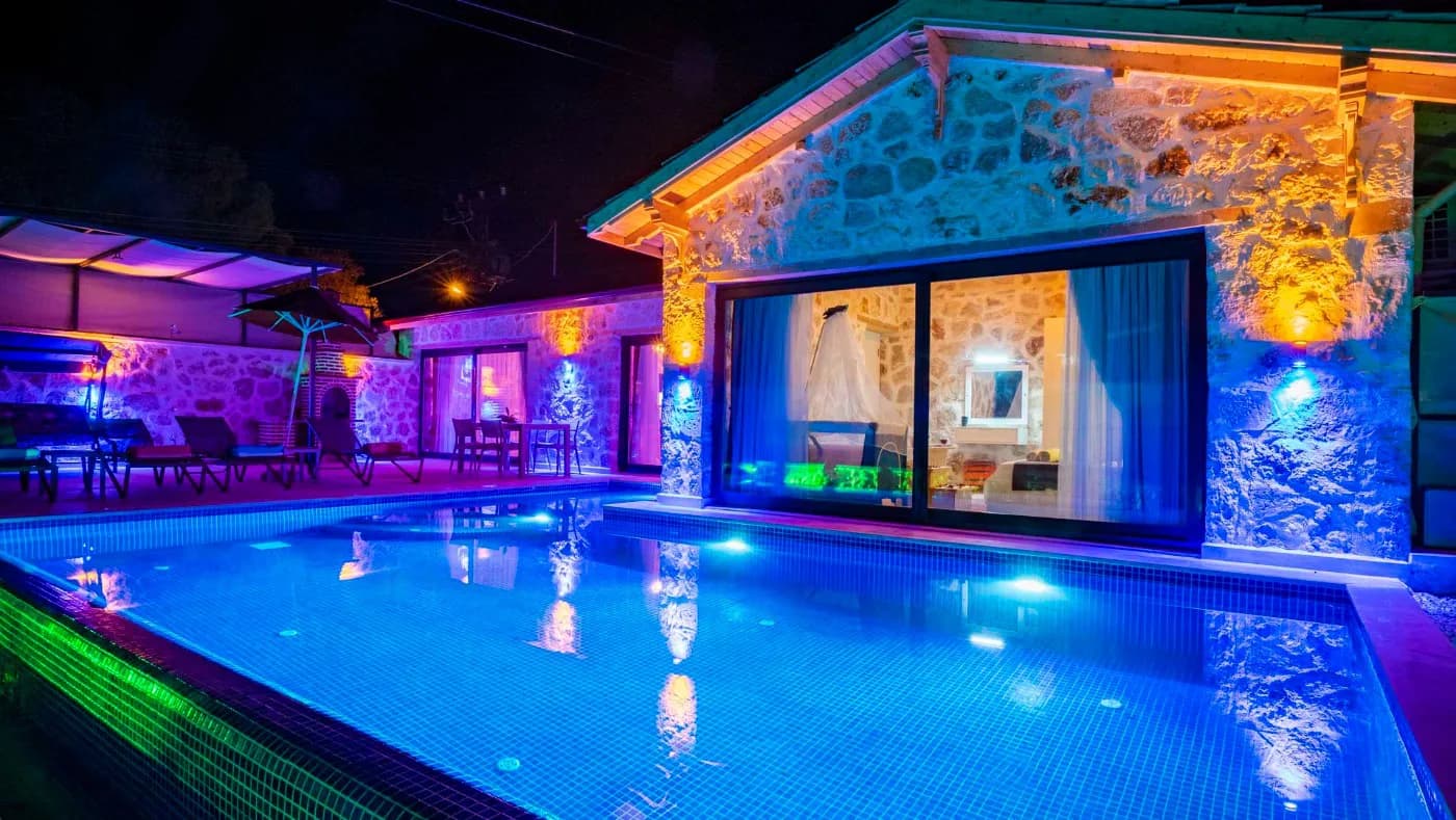 Kaş Sarıbelen'de Özenle Dekore Edilmiş, Özel Havuzlu, Taş Villa görsel 2