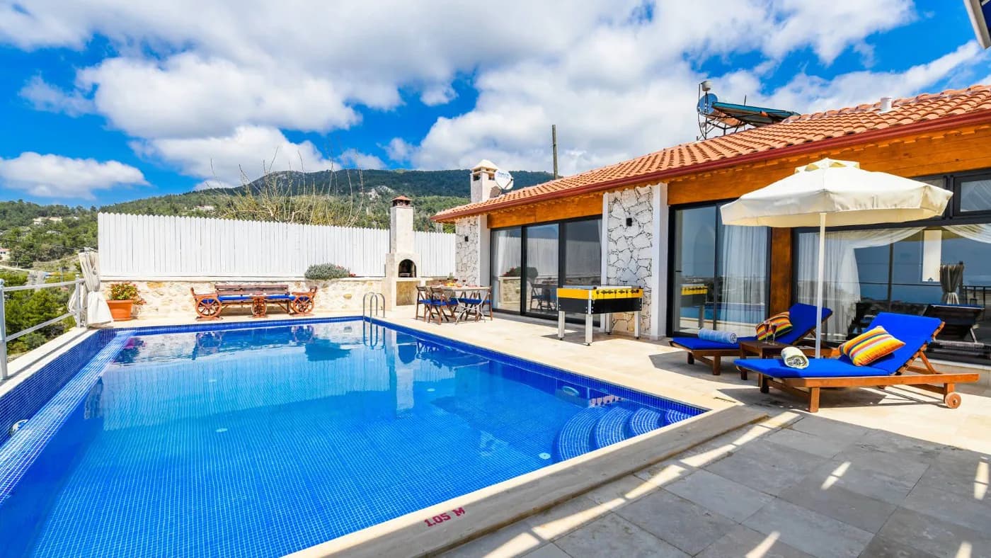 Kaş İslamlar'da Sakin Konumda, Isıtmalı Havuzlu, Balayı Villası görsel 2