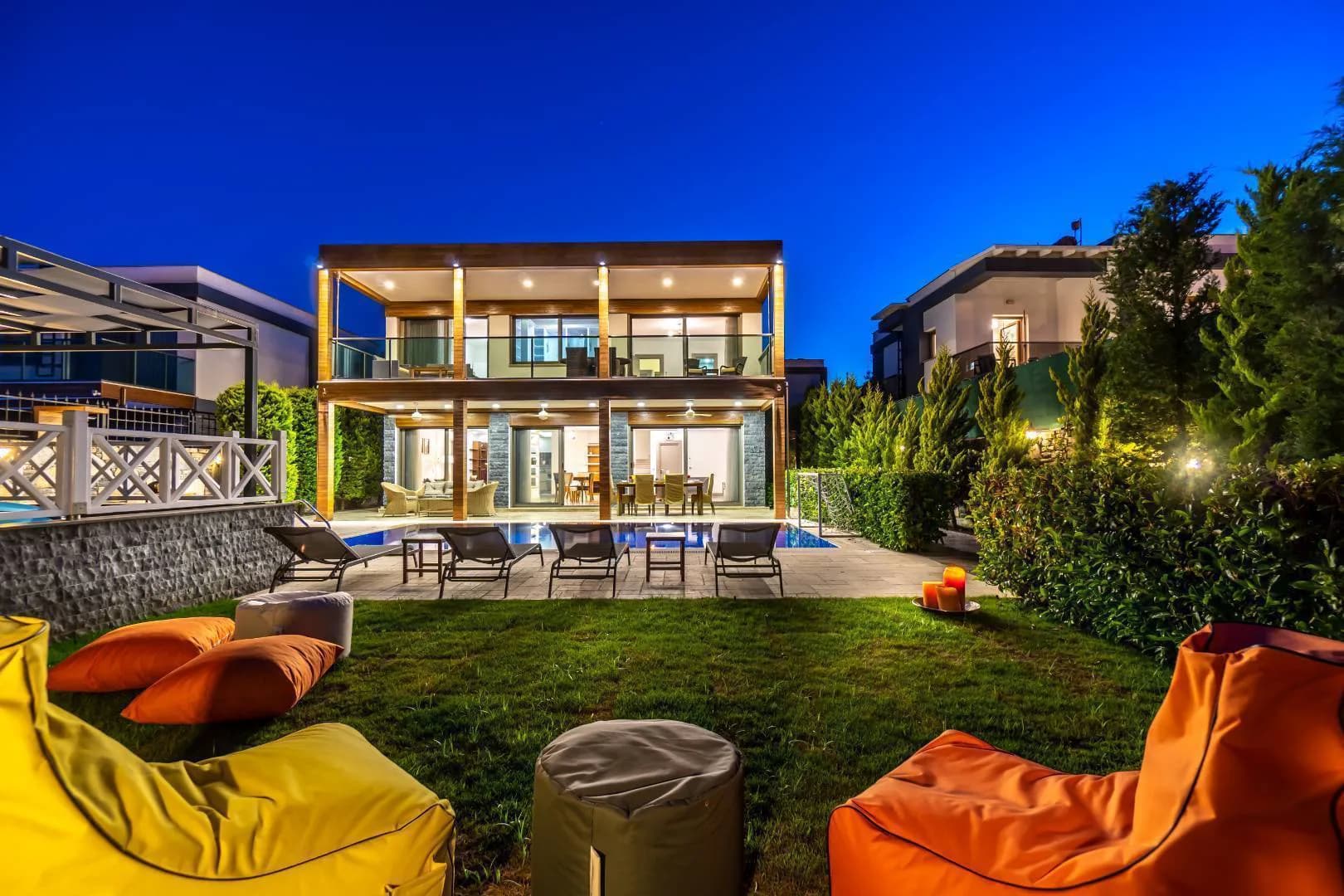 Bodrum Cumhuriyet'de Geniş Bahçeli Bahçeli, Özel Havuzlu, 3+1 Villa görsel 2