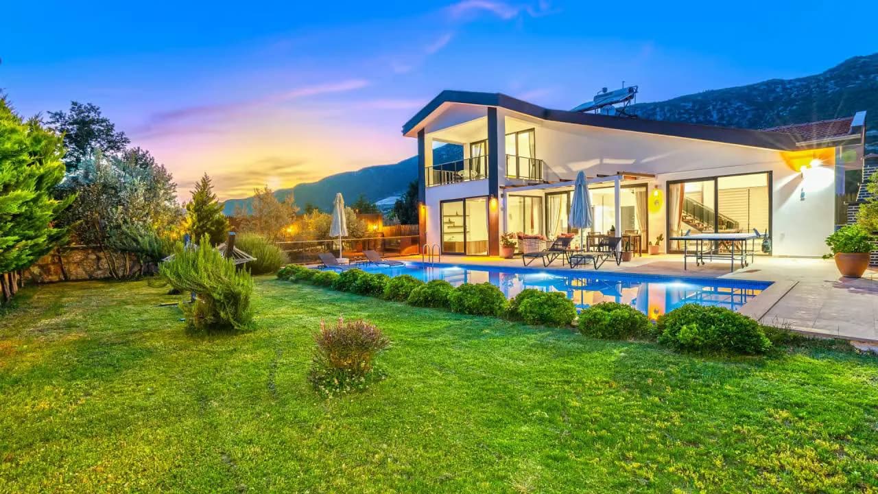 Kaş Sarıbelen'de Doğa Manzaralı, Özel Havuzlu, Lüks Balayı Villası görsel 2
