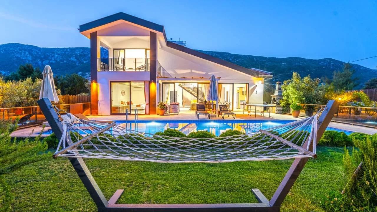 Kaş Sarıbelen'de Doğa Manzaralı, Özel Havuzlu, Lüks Balayı Villası görsel 3