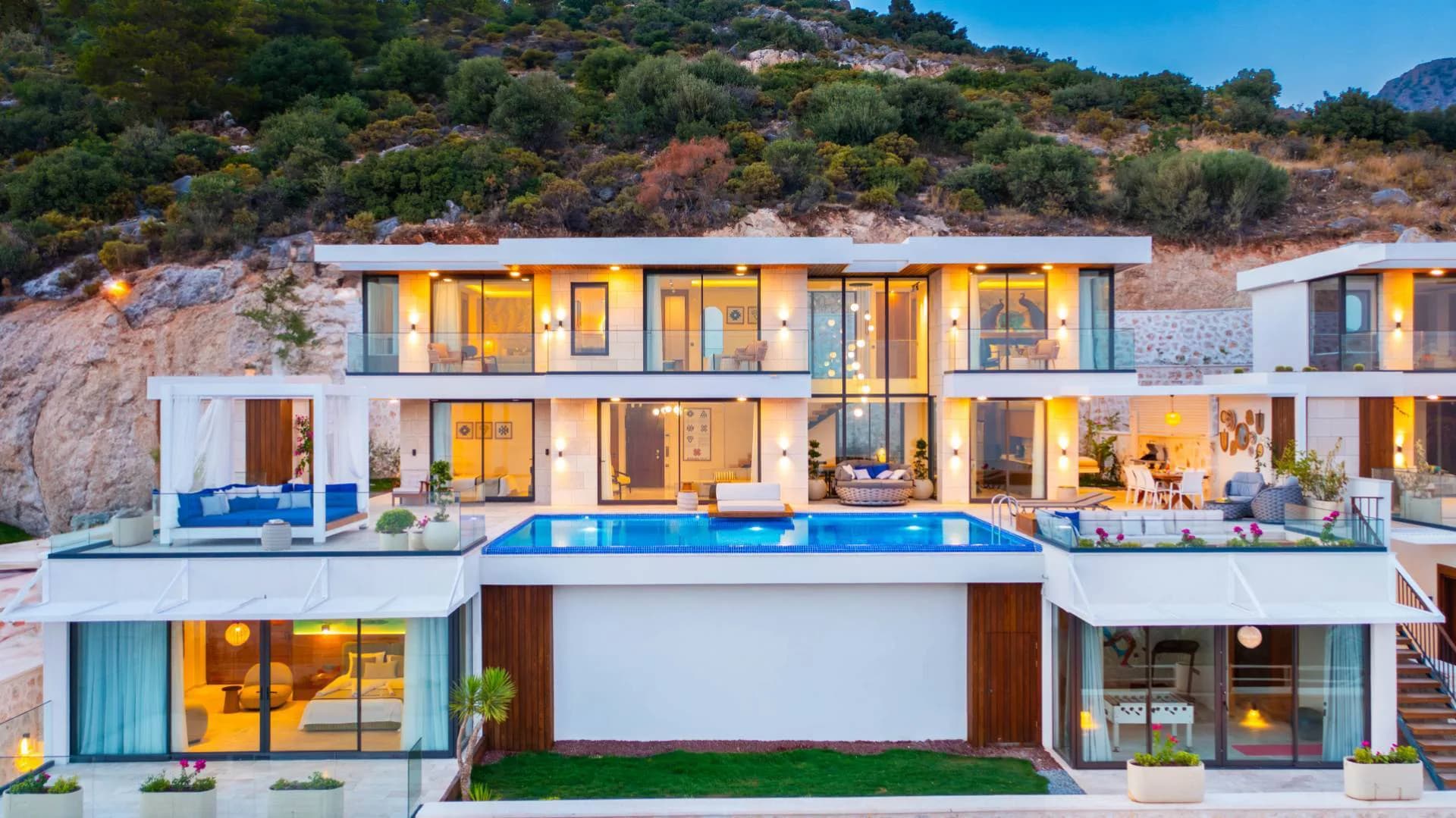 Kaş Kalkan'da Sakin Konumda, Özel Havuzlu, Modern Kiralık Villa görsel 2