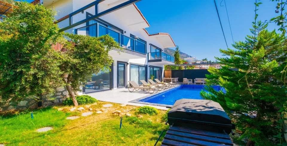 Kalkan Kördere'de Geniş Bahçeli, Açık ve Kapalı Havuzlu, Kiralık Villa görsel 3