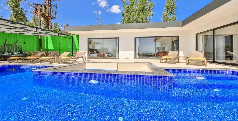 Kaş İslamlar'da Doğa İçerisinde, Özel Havuzlu, Kiralık Villa görsel 3