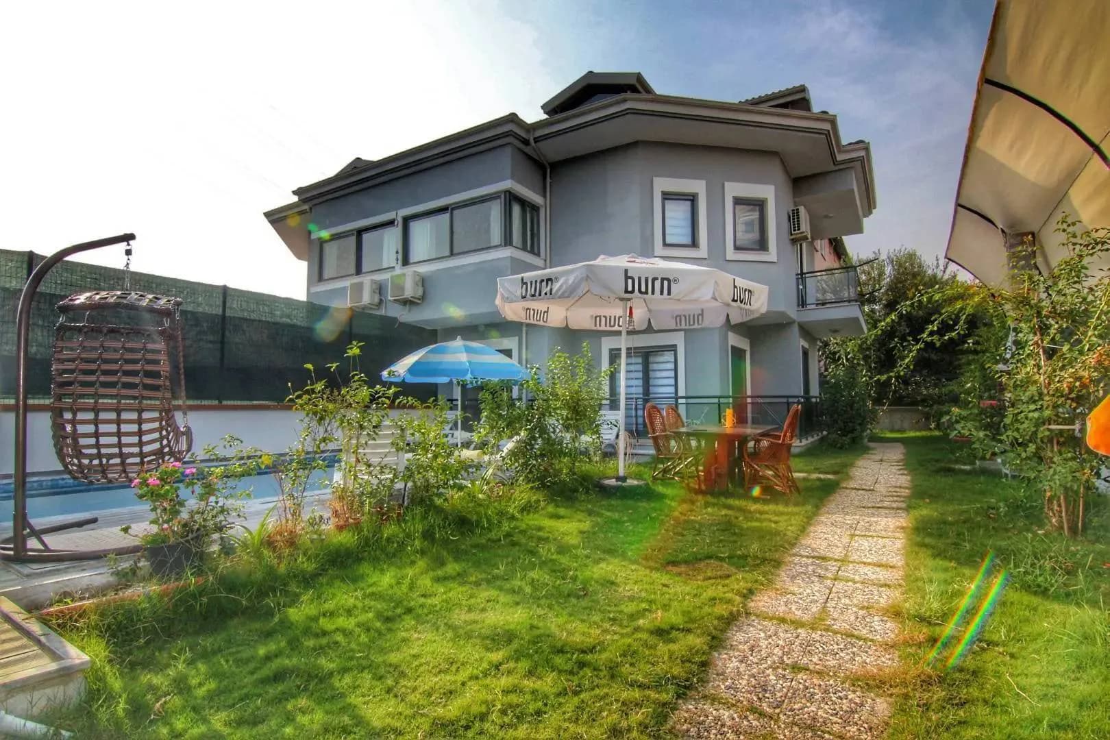 Fethiye Çiftlik'te Elverişli Konumda, Özel Havuzlu, Bahçeli Villa görsel 2