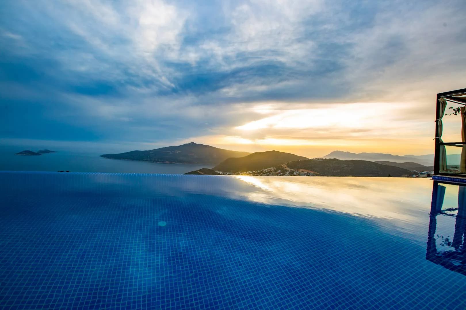 Kaş Bezirgan'da Enfes Deniz Manzaralı, Sonsuzluk Havuzlu, Lüks Villa görsel 2