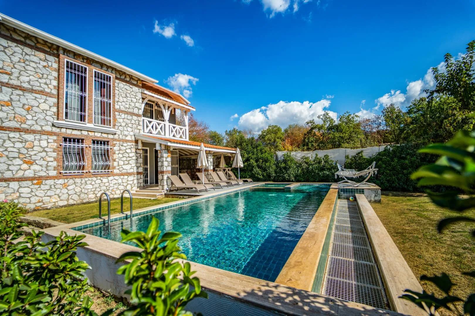 Fethiye Kayaköy'de Geniş Bahçe İçerisinde, Özel Havuzlu, Taş Villa görsel 3