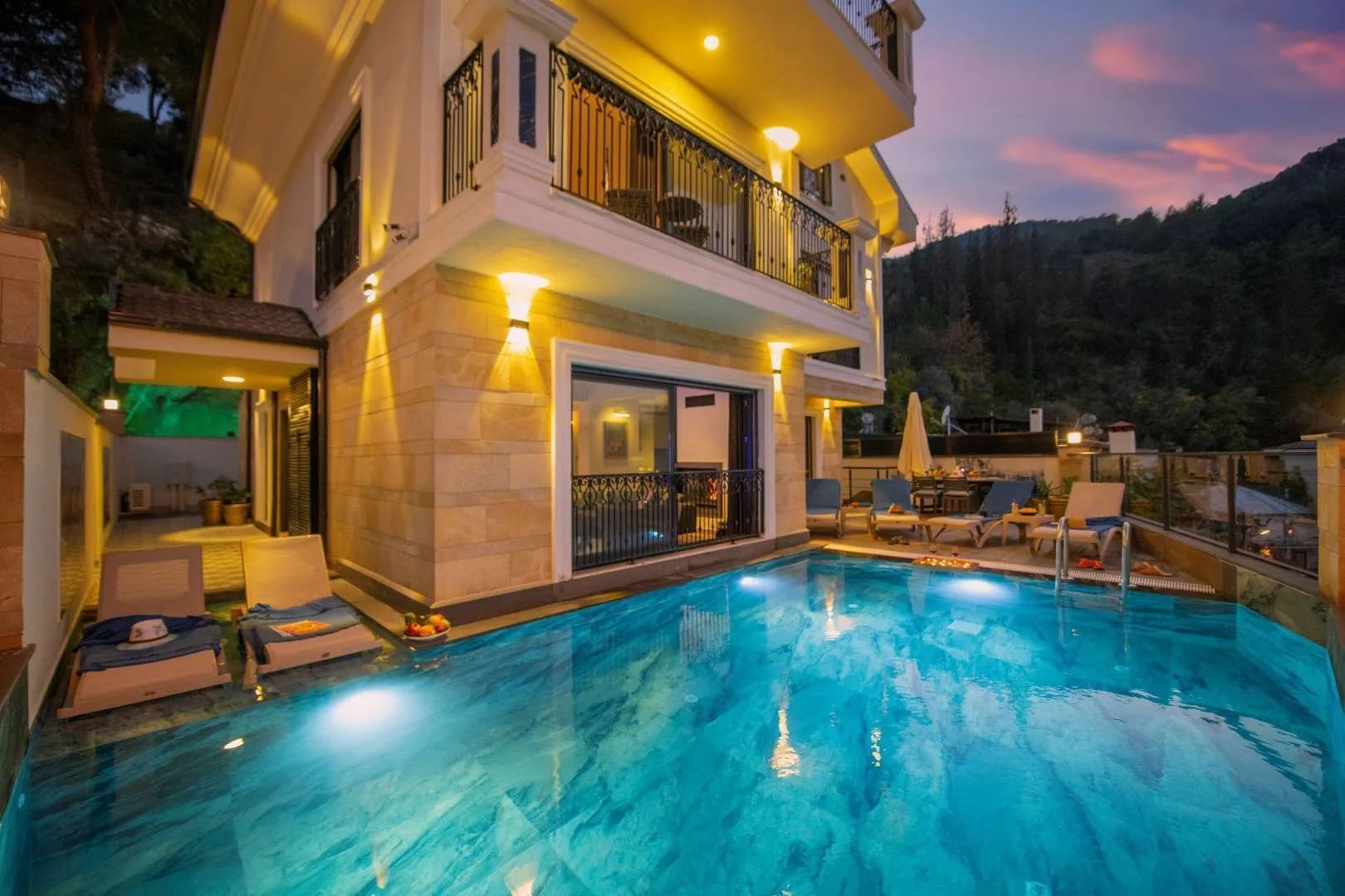 Muğla Fethiye'de Enfes Deniz Manzaralı, Kapalı Havuzlu, Saunalı Villa görsel 3
