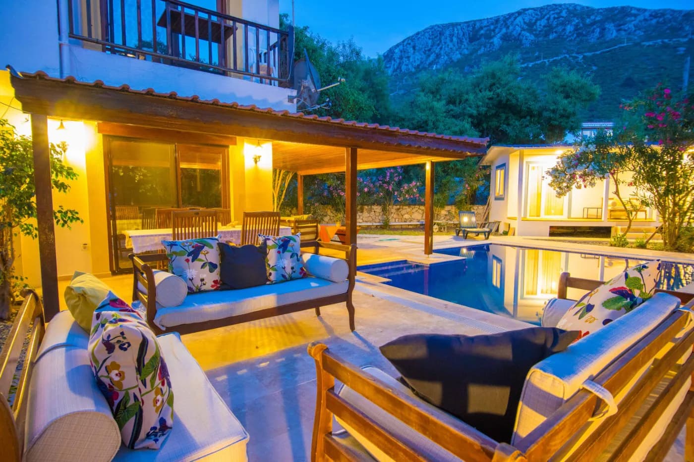 Marmaris Söğüt'te Denize Yakın Konumda, Özel Havuzlu, Geniş Villa görsel 3