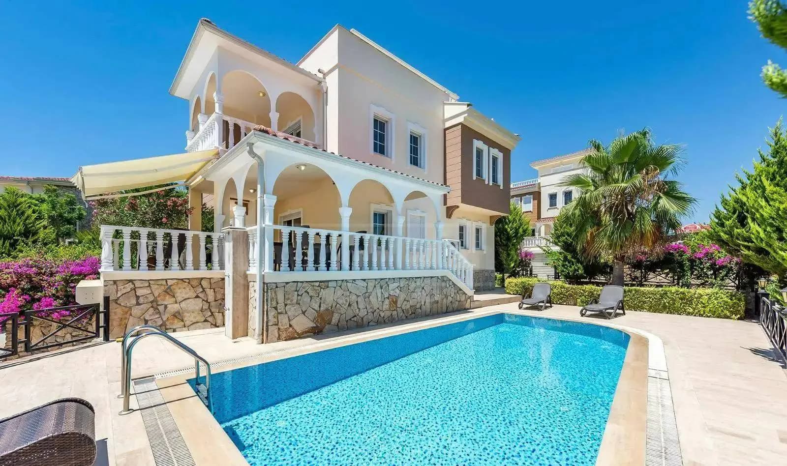 Alanya İncekum'da Geniş Bahçeli, Özel Havuzlu, Lüks Villa görsel 3