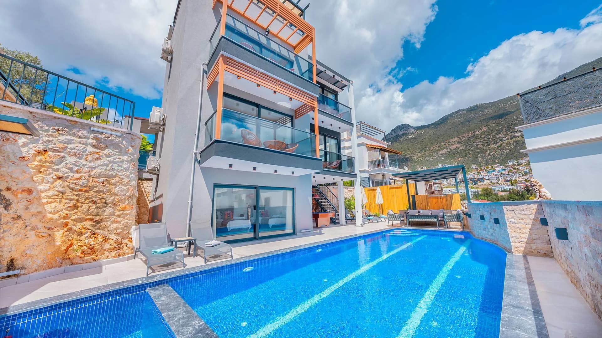 Kaş Kalkan'da Deniz Manzaralı, Özel Havuzlu, Modern Tasarımlı Villa görsel 2
