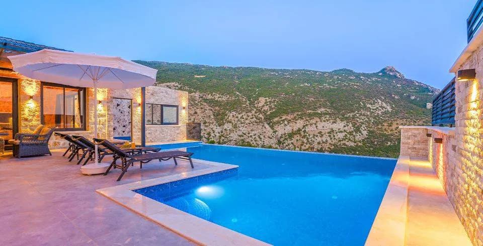 Kaş İslamlar'da Otantik Tasarımlı, Isıtmalı Özel Havuzlu, Taş Ev görsel 2