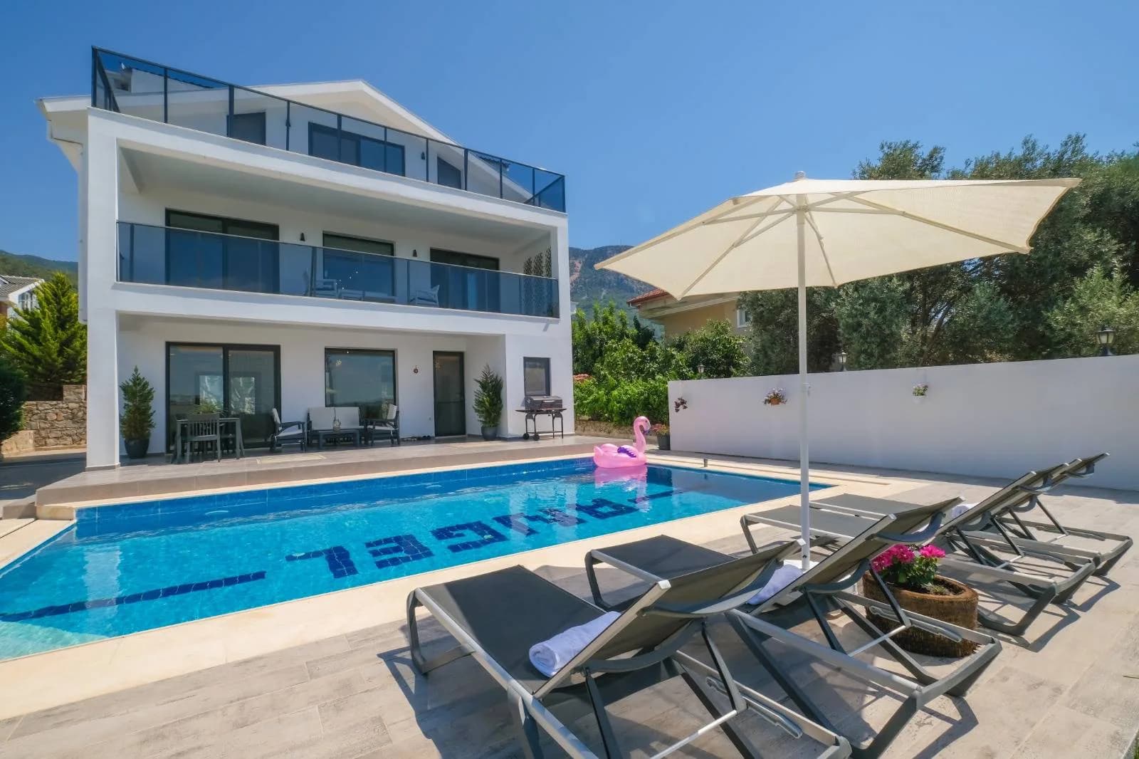 Fethiye Ölüdeniz'de Ferah Alanlara Sahip, Özel Havuzlu, Estetik Villa görsel 3