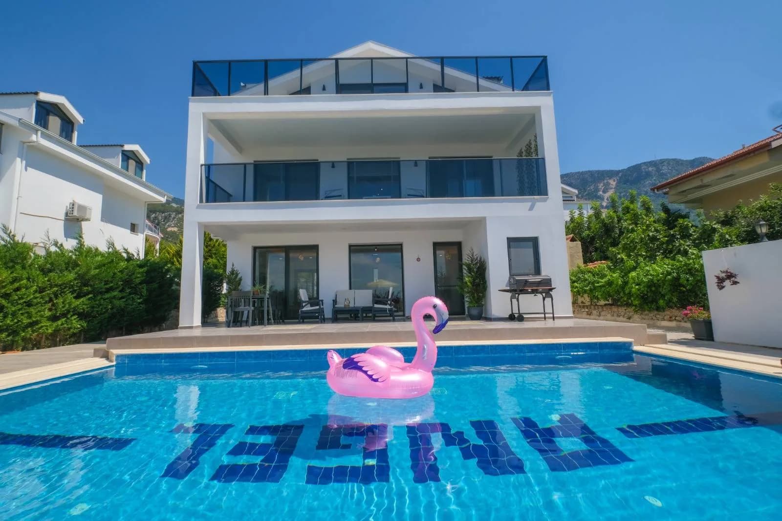 Fethiye Ölüdeniz'de Ferah Alanlara Sahip, Özel Havuzlu, Estetik Villa görsel 2