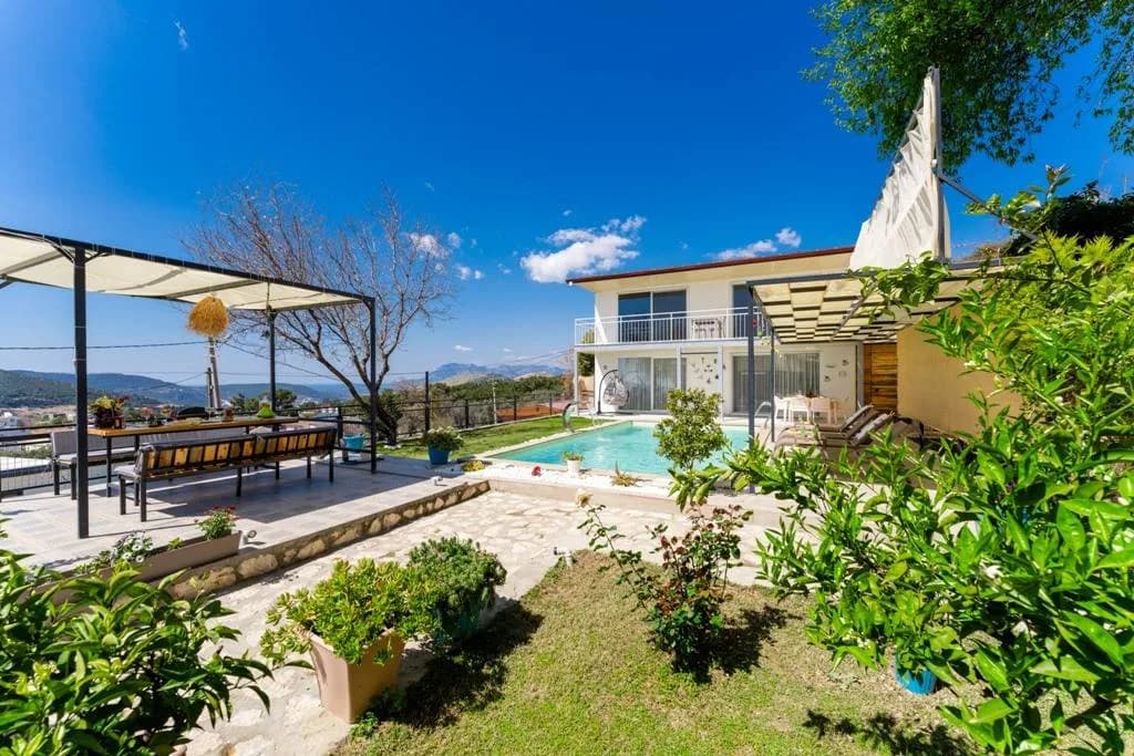 Kaş İslamlar'da Geniş Bahçeli, Özel Havuzlu, Konforlu Villa görsel 3